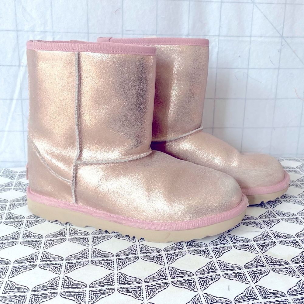 Girls Ugg Classic II Boot Shimmer Pink Big Kid Size 5